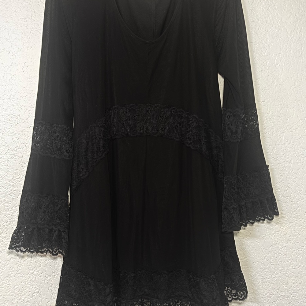 Chic Black Tunic with Lace Accents